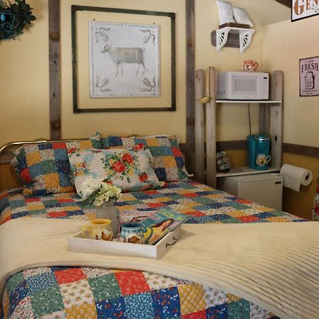 Acorn Hideaways Canton Charming Pioneer Suite 1890'S General Store Esterno foto