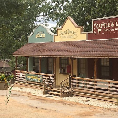 Acorn Hideaways Canton Charming Pioneer Suite 1890'S General Store Esterno foto