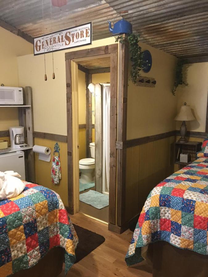 Acorn Hideaways Canton Charming Pioneer Suite 1890'S General Store Esterno foto