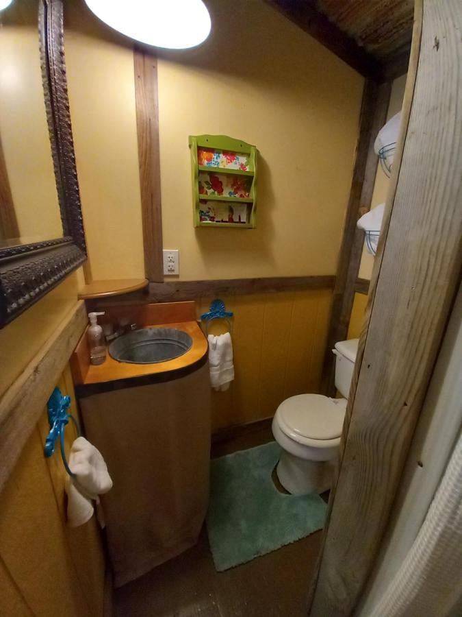 Acorn Hideaways Canton Charming Pioneer Suite 1890'S General Store Esterno foto