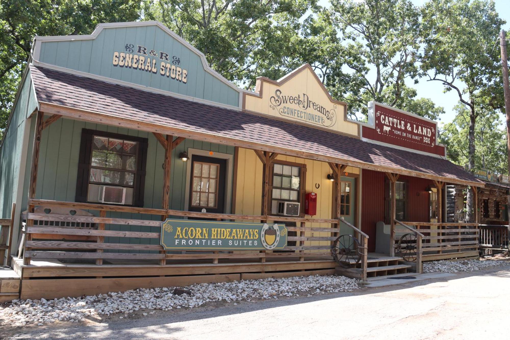 Acorn Hideaways Canton Charming Pioneer Suite 1890'S General Store Esterno foto