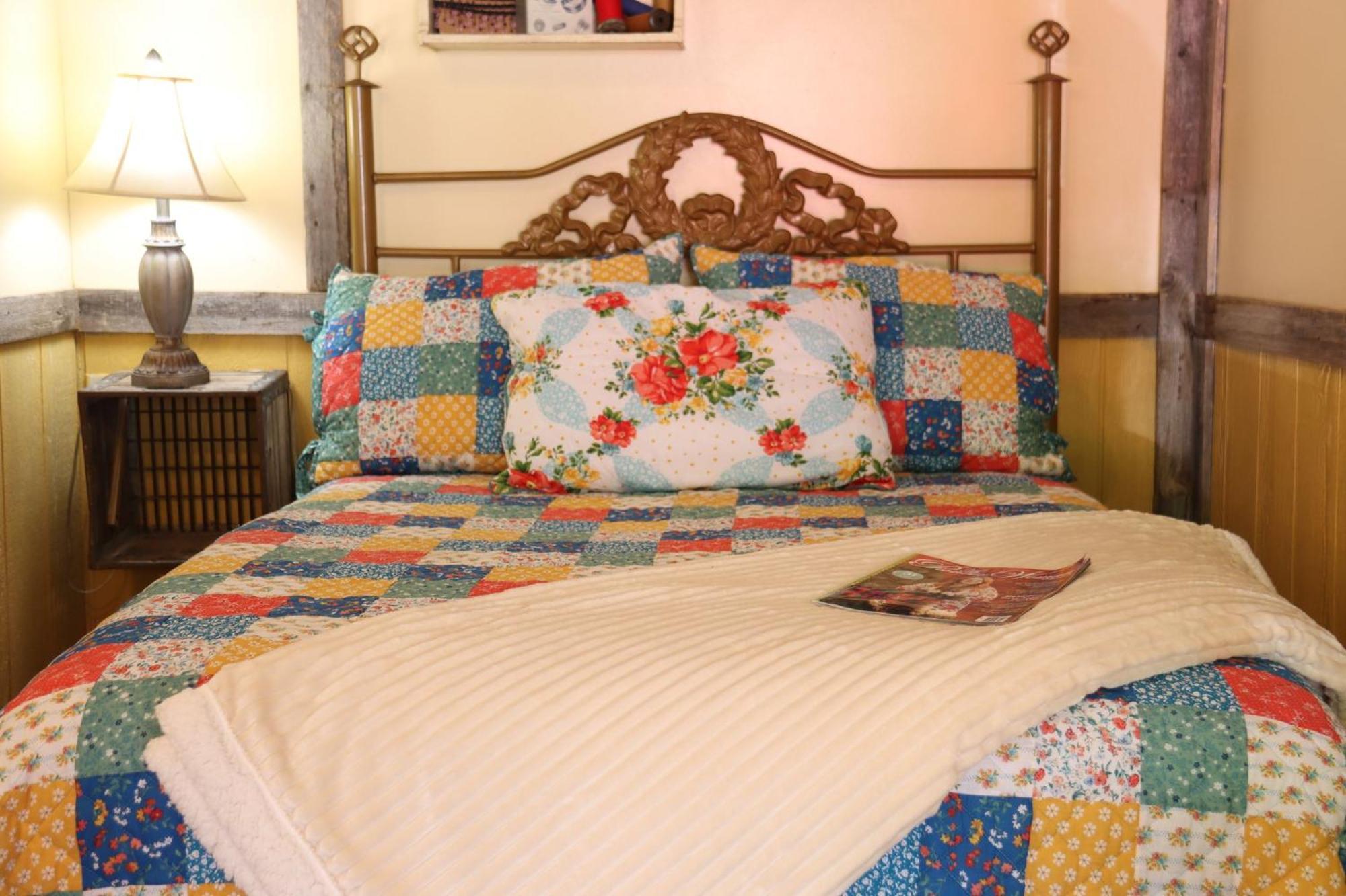 Acorn Hideaways Canton Charming Pioneer Suite 1890'S General Store Esterno foto